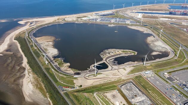 Vier partijen op shortlist drijvend zonnepark Zon op De Slufter | Port of Rotterdam