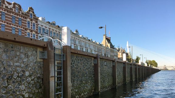 Kademuur Maaskade haven Rotterdan