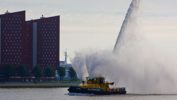 Sprühendes Feuerlöschboot RPA 10