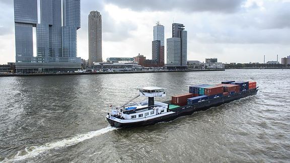 Lastkahn auf der Neuen Maas Kop van Zuid WPC