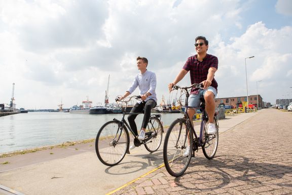 Fietsen in de haven