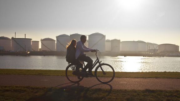 Mit dem Fahrrad im Hafen