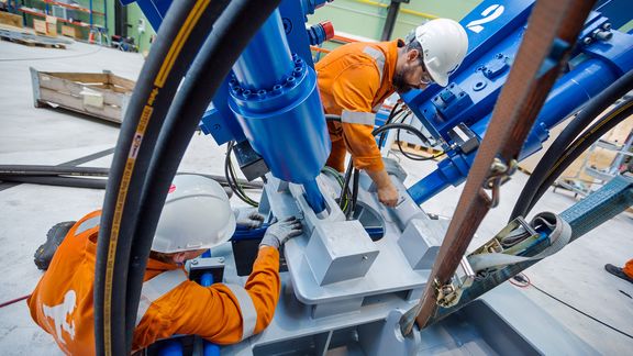 Employees Ampelmann Operations in Waalhaven Rotterdam