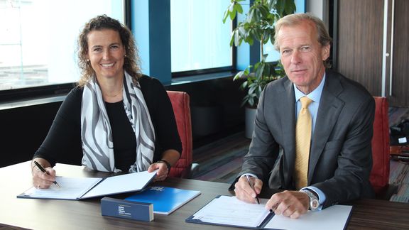 Ondertekening MOU, Yolande Verbeek en Allard Castelein