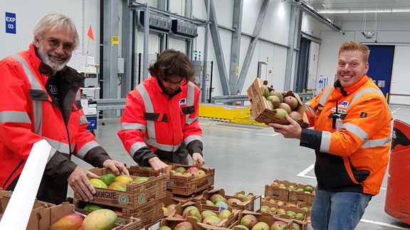 Medewerkers van de voedselbank