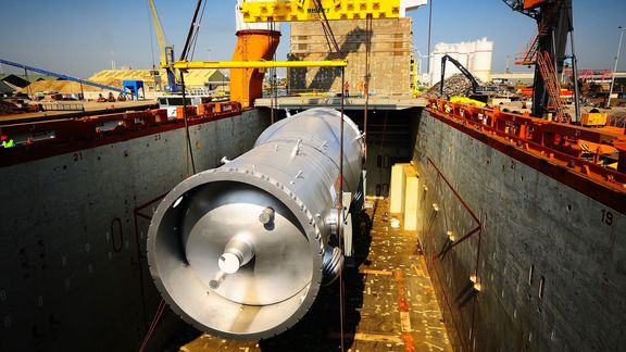 Breakbulk tube in a ship