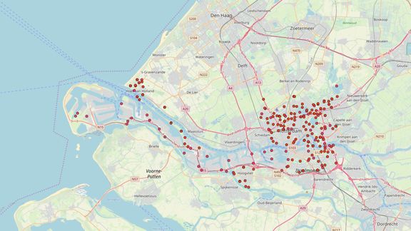 Overzichtskaart van havengebied en stad met daarop aangegeven waar de duizendknopen zijn aangetroffen