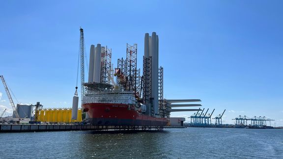 De Wind Osprey is een jack-up installatieschip varend onder de Deense vlag. Het schip komt in 2022 35 maal naar SIF op Maasvlakte 2.