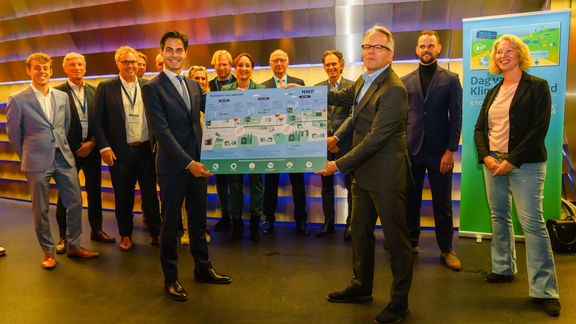 Overhandiging Routekaart Waterstof  aan minister Jetten