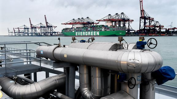 鹿特丹港的燃料加注系统（照片：Ries van Wendel de Joode）