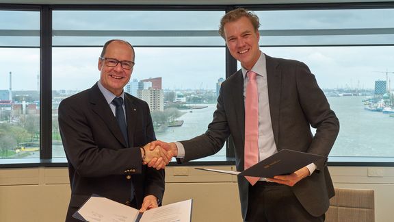 Uwe Köhn (Port director Hafen Mannheim) en Matthijs van Doorn (Commercieel directeur Havenbedrijf Rotterdam). Foto: Marc Nolte