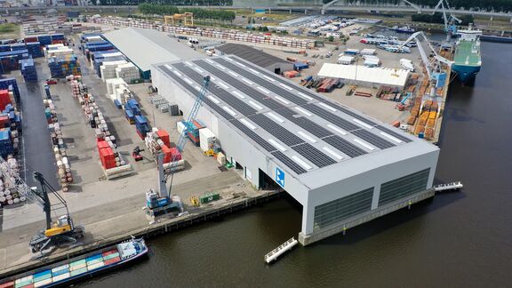 De terminal van Broekman Logistics gezien vanuit de lucht