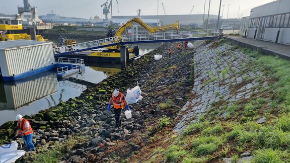 Schoonmaakacties uitgevoerd door de Taskforce in de Londenhaven