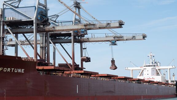 Fortune unloading ore at the EECV terminal