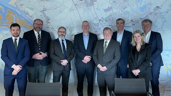 Group photo delegation MoU Shannon Foynes