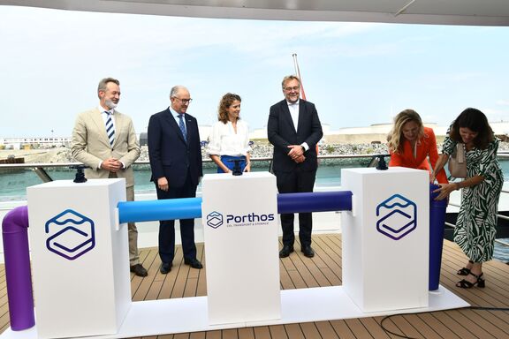 Op de foto, van links naar rechts: Boudewijn Siemons, Burgemeester Ahmed Aboutaleb, Minister Sophie Hermans, Jan Willem van Hoogstraten, Willemien Terpstra, Mechthild Wörsdörfer