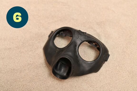 Een stuk van een oud gasmasker