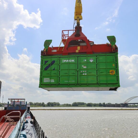 第一艘使用ZESpacks电池集装箱的纯电动内河船将于2024年4月启航| Port 