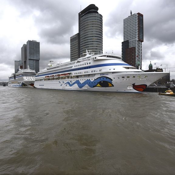De AIDA Cara en AIDA Mar aan de Wilheminakade Rotterdam