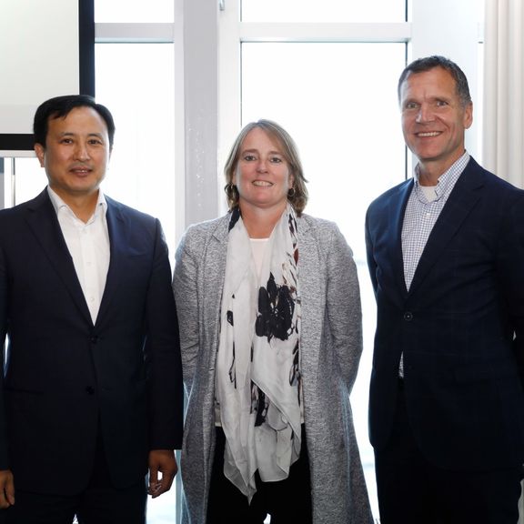 Sanghun Lee (Samsung SDS), Daphne de Kluis (ABN AMRO) und Paul Smits (Havenbedrijf Rotterdam)