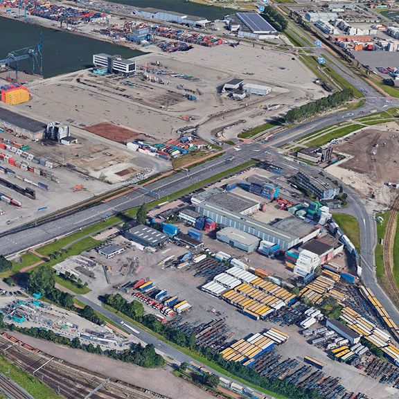 Der Reeweg und das Reeweg-Viadukt am Rotterdamer Heijplaat