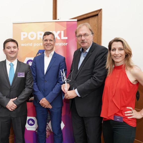 Port of Rotterdam Authority signs with four innovative start-ups for port of the future