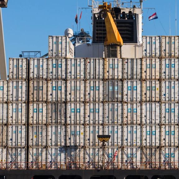 Containers in de haven van rotterdam