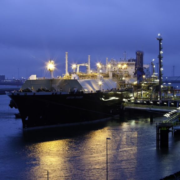 LNG tanker moored in Nijlhaven