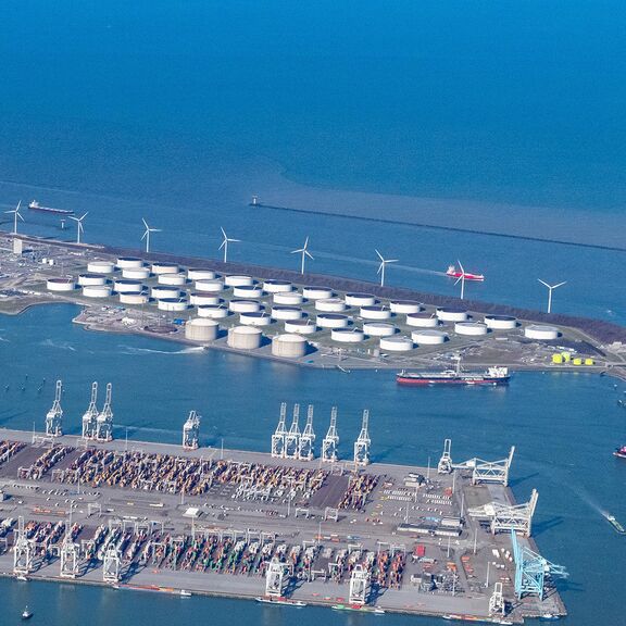 Luchtfoto Maasvlakte Olie Terminal